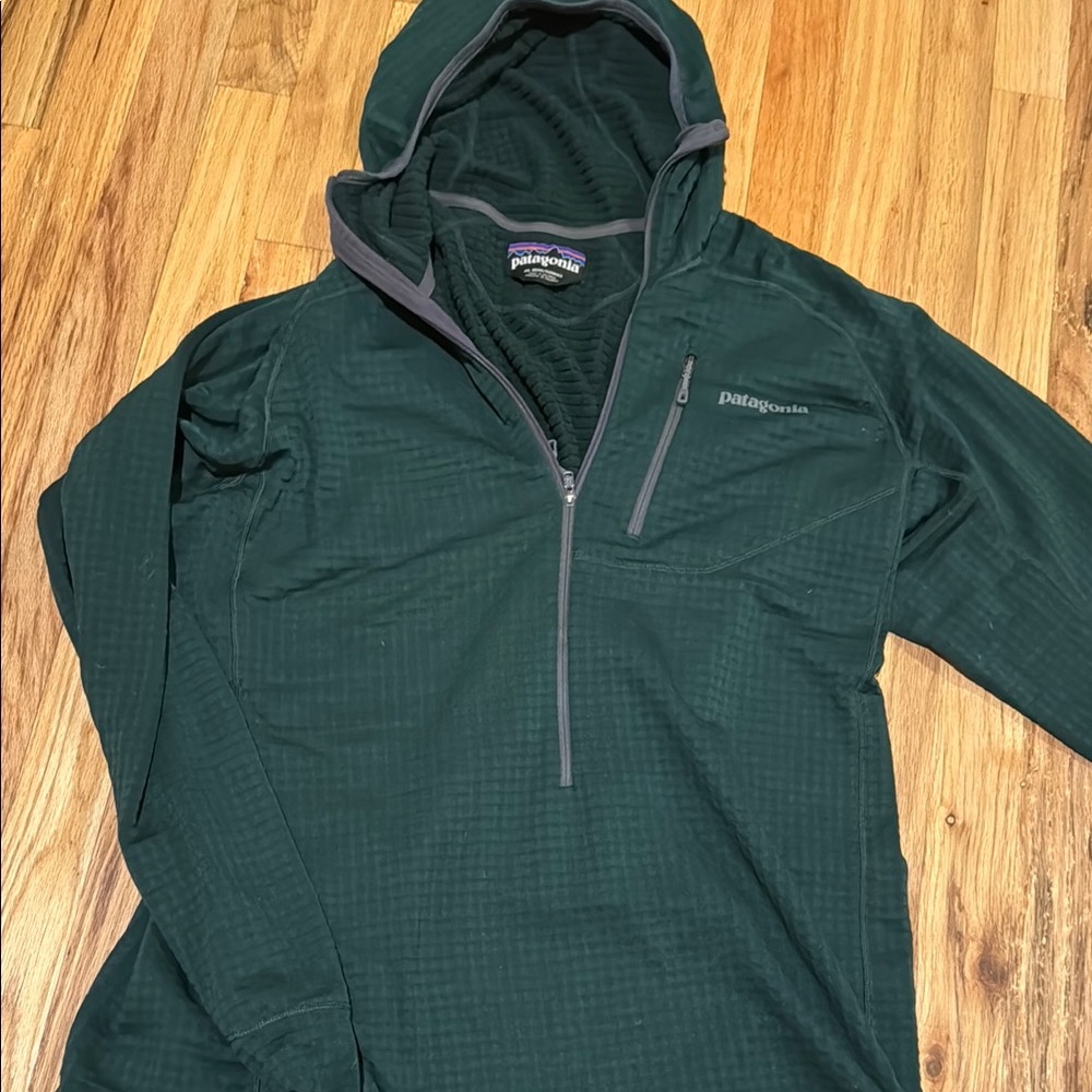 Patagonia Men's Green R1